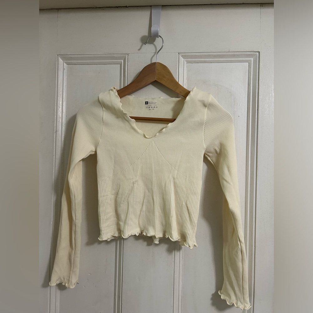 Ruffle ribbed form fitting long sleeve shirt